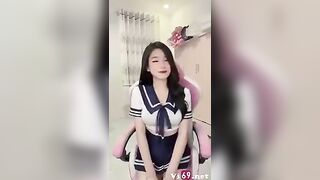 Em hot tiktoker với cái lồn múp và bộ loa khủng