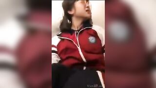 Địt em học sinh cấp 3 đeo kính cận mặt dâm lồn non siêu dâm
