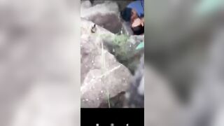 Quay lén đang đi leo núi thì bắt gặp cặp đôi đang địt nhau sướng vl