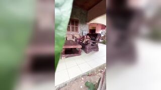 Quay lén chị hàng xóm ngồi thủ dâm trên ghế quay lại gửi cho trai