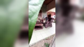 Quay lén chị hàng xóm ngồi thủ dâm trên ghế quay lại gửi cho trai