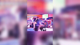 Đi Bò rung, E gái Xinh đẹp bị Hất Tụt Quần lót Lộ lồn Trên Live