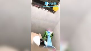 Quay lén em sinh viên đeo kính cận vú to lồn non dâm đãng