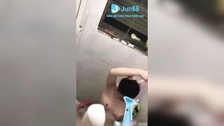 Quay lén em sinh viên đeo kính cận vú to lồn non dâm đãng
