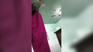 Quay lén chị dâu thay quần áo tý nữa thì bị bà phát hiện may quá