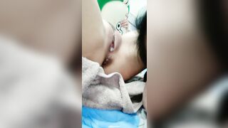 Em gái làm MC live cho bạn địt nhau