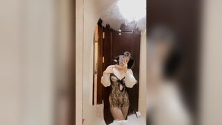 Hoàng Phương dung show body nuột nà