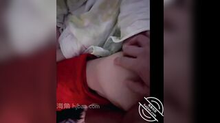 Em gái ngủ say bị địt