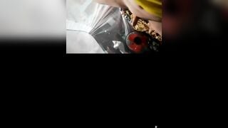 Ai cu nhỏ , chưa lông ib tui