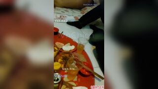 Nhìn con bạn bị địt giữa bàn nhậu trong khi gần 10 anh đang ngồi đợi