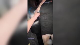 Clip sex Em tay vịn KTV say rượu bị khách hap dâm bắn tinh ngập lồn