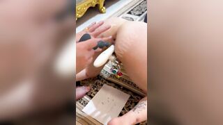 Móc lộn thông lỗ đít thủ dâm cho mấy em gái chubby mông to lồn ngon