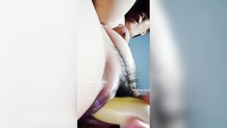 Chị gái ở nhà nứng lồn quá trốn vào nhà tắm vừa khẩu dâm vừa thủ dâm với dưa leo