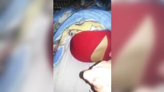 Lén sục cu lúc mẹ đang ngủ