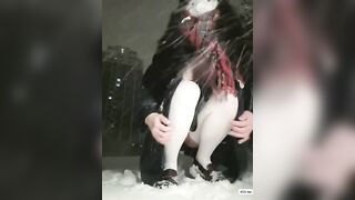 Trời tuyết mà em nó vẫn ra ngoài thủ dâm đái kích thích