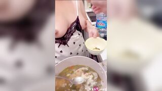 Bác họ chiều cháu, Nấu ăn Cho bóp Vú sờ Lồn liếm Dâm thuỷ mà ko cho dkt