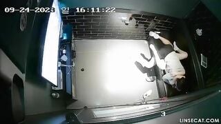 2 em học sinh địt nhau trong quán hát bị quay lén dâm đãng