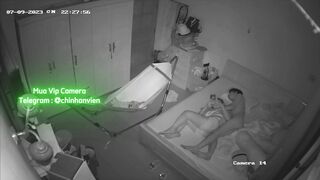 Hack Camera Ru con ngủ xong , Nứng Lồn là 2 vợ chồng lôi nhau ra địt