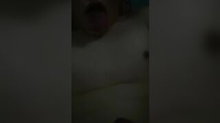 tự bắn tinh vào mồm rồi nuốt