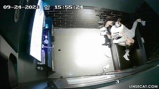 Sinh viên vào phòng hát địt nhau bị quay lén dâm đãng