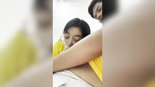 Cho con bạn đeo kính cận bú mút con cặc dâm đãng kích thích