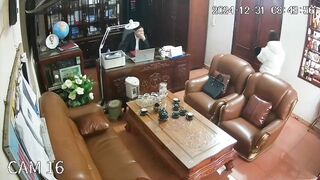Thầy giáo, chủ tịch được ngưỡng mộ nhất lúc này
