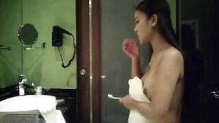 Rình mãi mới quay lén được vú của em DJ