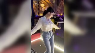 Quay lén được chị dâu đi bar về tắm