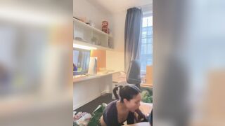 Châu Á nhỏ bé bú con cặc to tây đen 8