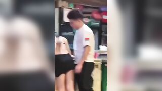 Sờ mông em gái say rượu mới quen mông to