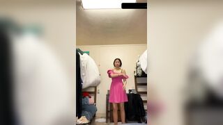 Vã quá em thủ dâm luôn trong ký túc xá