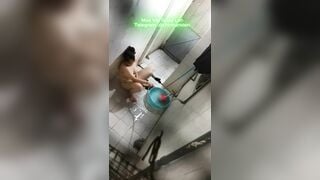 Quay Lén Chị Gái Nứng Lồn Lấy Vòi Nước Thủ Dâm