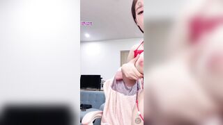 🔥Hot dâm nữ Trà Giang mặc lọt khe thủ dâm vô cùng khiêu gợi