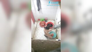 Quay lén em hàng xóm vú to lồn ngon tắm nhìn là muốn địt