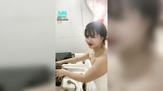 baby_love Vừa Gội Đầu Cho Khách Vừa Móc Bướm Thủ Dâm