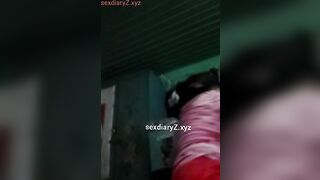 Chị vợ tắm cho em rể xem