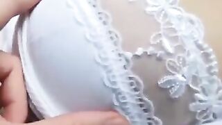 Sờ bóp vú to của em gái họ ngây thơ mới lớn