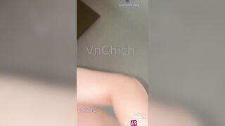 Em đang không muốn quay phim anh còn bật đèn flash chói mắt em 2