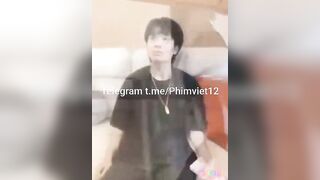 Bị bố mắng con trai liền đè mẹ kế ra trút giận bằng cách bắn vào lồn