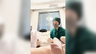 2 e Y tá Nghịch Sục cu bệnh nhân lấy Tinh trùng nửa đêm