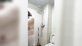 Quay lén được mẹ vợ tắm ngon quá