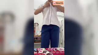 Em học sinh cấp 3 mới lớn khoe hàng dâm đãng kích thích hàng non