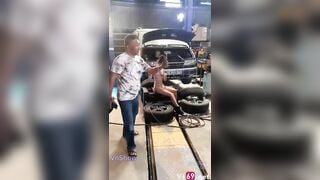 Hậu trường chụp ảnh khỏa thân của em mẫu ảnh trong gara ô tô được bú lồn