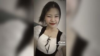 Nữ sinh Việt móc lồn chảy dâm thủy trắng xoá