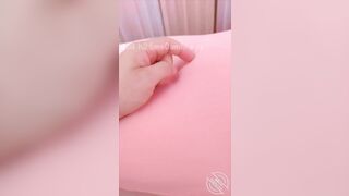 chị họ lồn múp nằm im cho e trai sờ lồn bóp vú quay vid cho mấy th b cùng xem