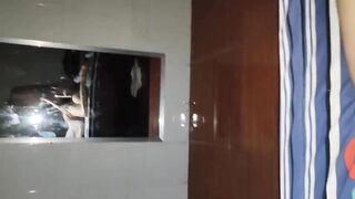 Bạn thân khen cu to quá đút thử coi sao