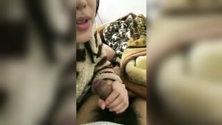 bé ny có sở thích vừa bú vừa tâm sự