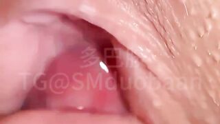 Cận cảnh liếm cái lồn hồng hào dâm đãng nhiều nước