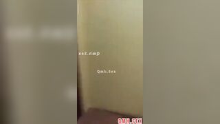 Con em họ đang thủ dâm móc lồn trong chăn ấm bị phát hiện