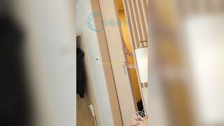 Quay lén quần lót e nhân viên dọn phòng r bịt mồm hấp diêm tập thể bắn ngập lồn em